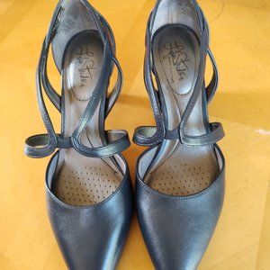 Never Worn, Super Cute, Size 9W, NO BOX